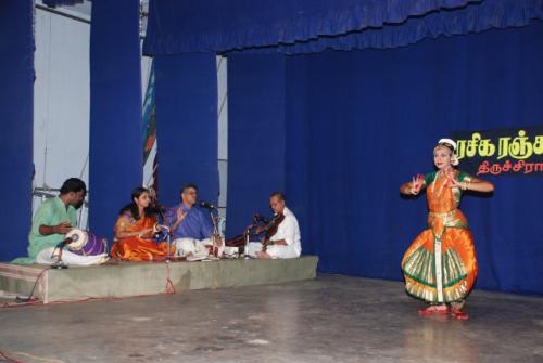 Gallery-2009-05-21Bharathanatiyam2