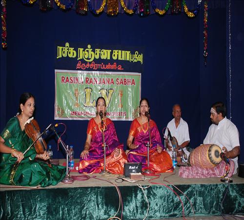 Gallery-2011-Lv14th-Vocal-Mambalam Sisters Vijayalakshmi  Chitra-04