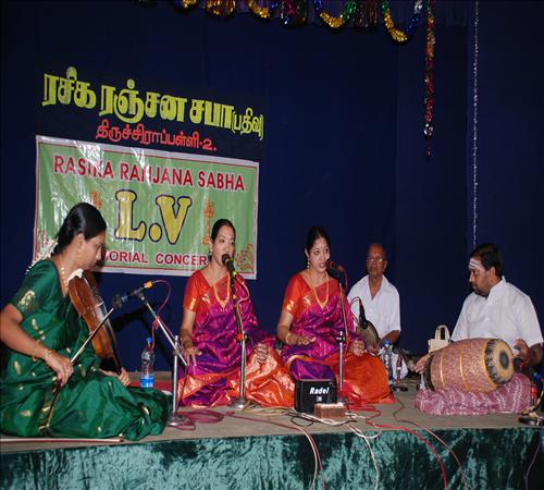 Gallery-2011-Lv14th-Vocal-Mambalam Sisters Vijayalakshmi  Chitra-05