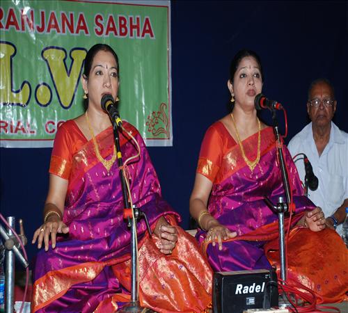 Gallery-2011-Lv14th-Vocal-Mambalam Sisters Vijayalakshmi  Chitra-08