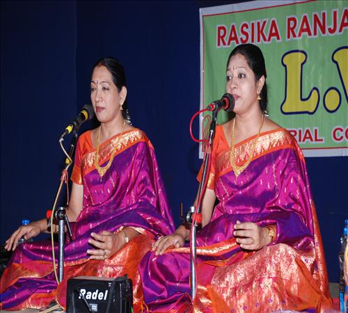 Gallery-2011-Lv14th-Vocal-Mambalam Sisters Vijayalakshmi  Chitra-09