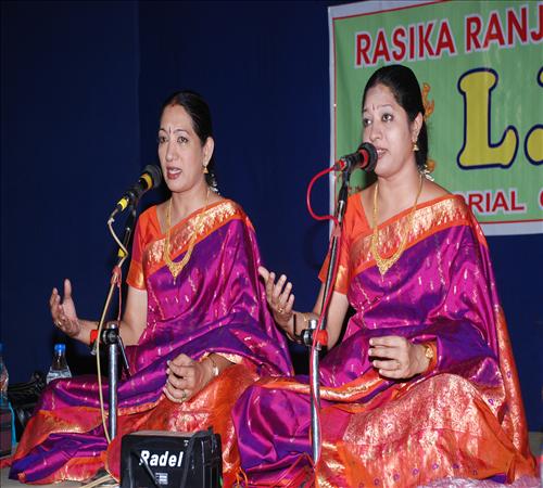 Gallery-2011-Lv14th-Vocal-Mambalam Sisters Vijayalakshmi  Chitra-10