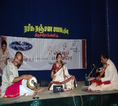 Gallery-2011-Vocal-Dr.Subashini Parthasarathi-07