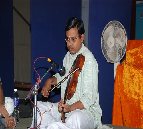 Gallery-2011-Vocal-Maharajapuram S.Srinivasan-R.Ambickaprasad vio