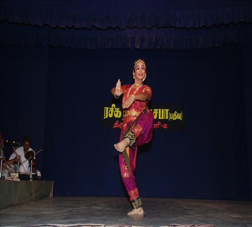 Gallery-2012-Dance-R Krithika-08